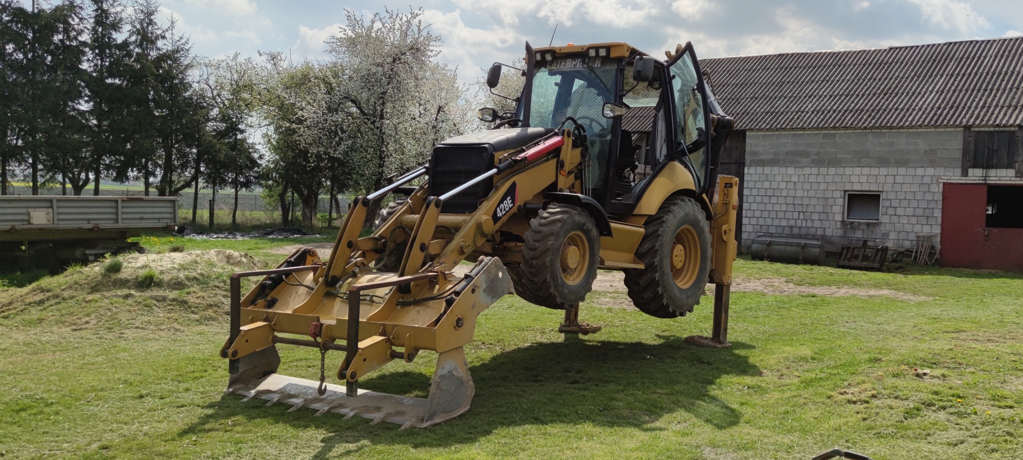 Usługi koparko ładowarką