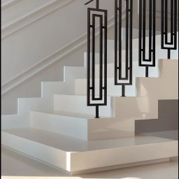 Dmytro Marienko - Nowoczesne schody z białą konstrukcją i czarną, geometryczną balustradą. Minimalistyczny design, eleganckie wykończenie, jasne oświetlenie podkreśla detale.