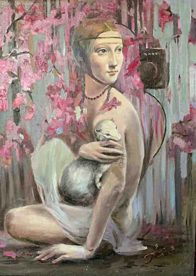 Obraz olejny przedstawiający kobietę w stylu renesansowym trzymającą zwierzę przypominające fretkę na tle kwitnących różowych kwiatów i abstrakcyjnych form.