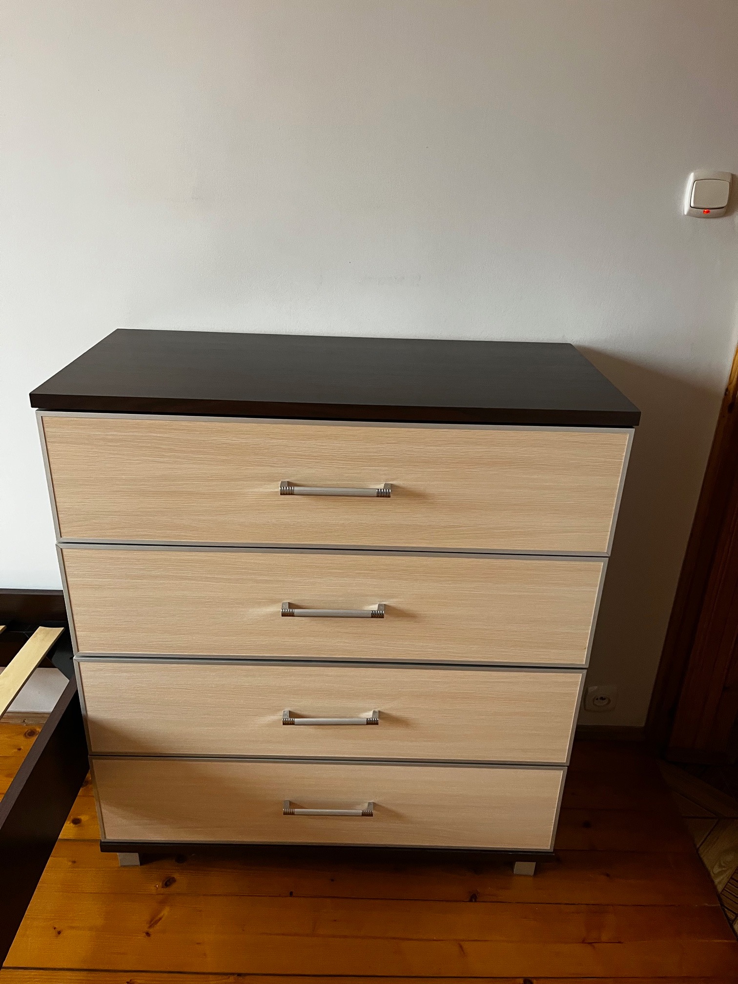 Komoda: solidne wykonanie, gotowa do użytku, realizacja: Olkusz