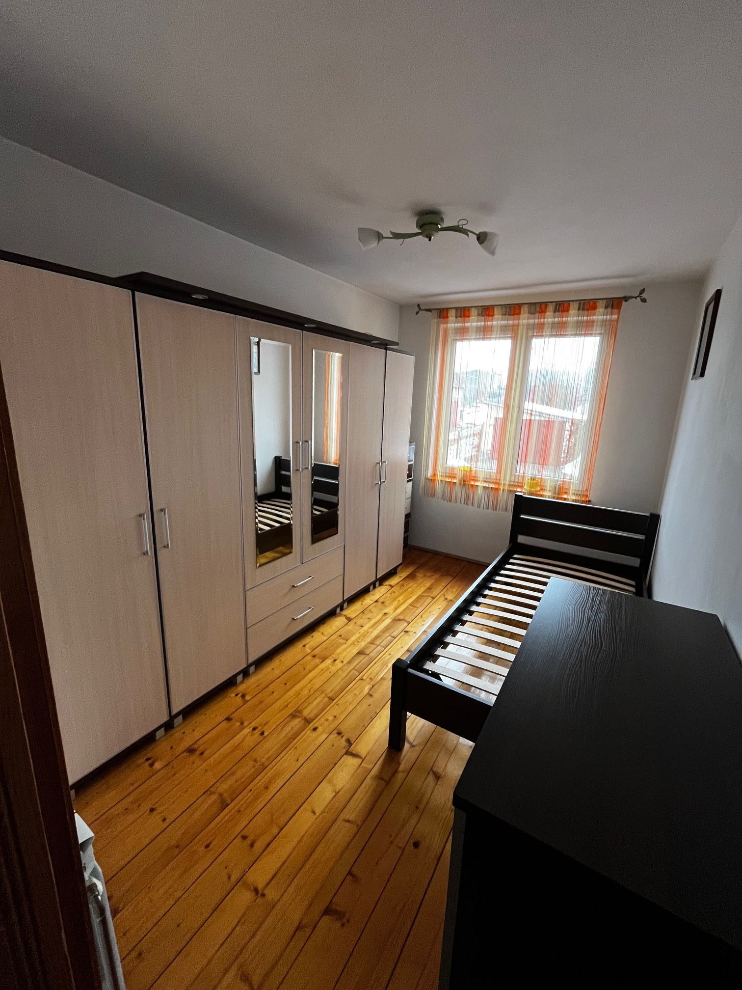 Szafa: złożona, gotowa do codziennego użytkowania, realizacja: Olkusz