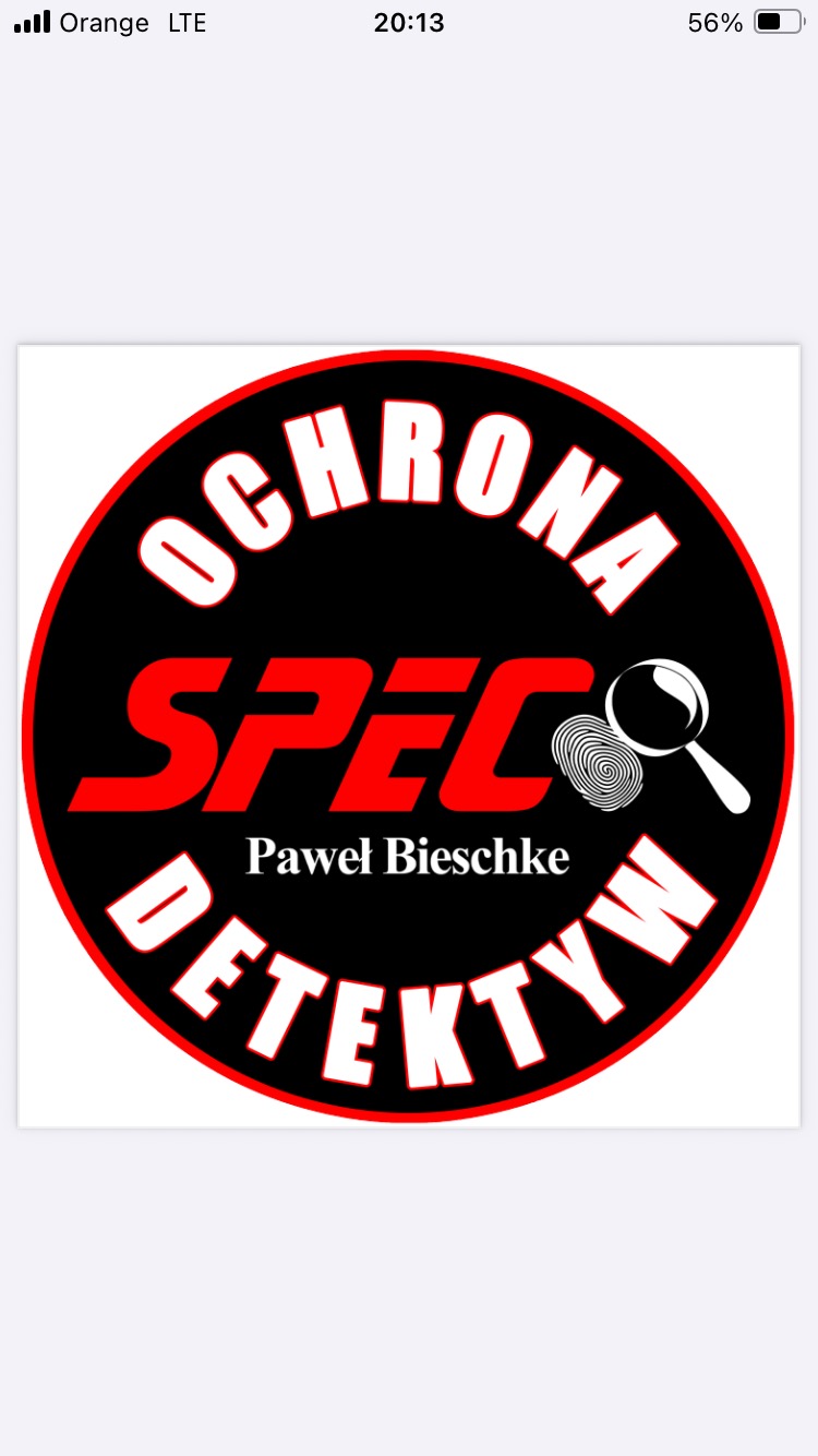 Logo firmy detektywistycznej 'Ochrona Spec Detektyw' Pawła Bieschke w czarno-czerwonej kolorystyce, z lupą i odciskiem palca. Okrągły kształt, białe tło.