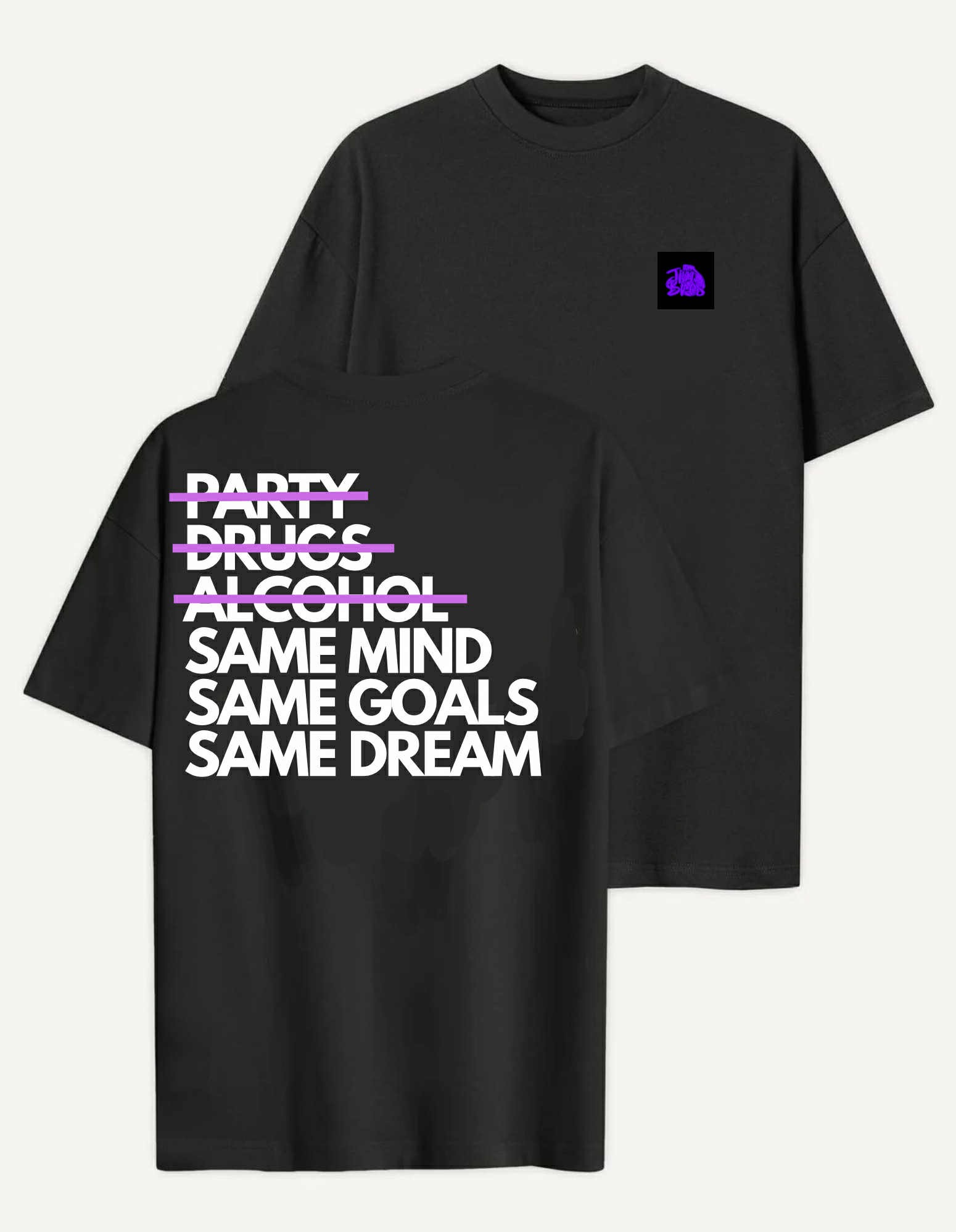 Dwie czarne koszulki z białym napisem 'PARTY DRUGS ALCOHOL SAME MIND SAME GOALS SAME DREAM' i fioletowym logo na piersi jednej z nich.