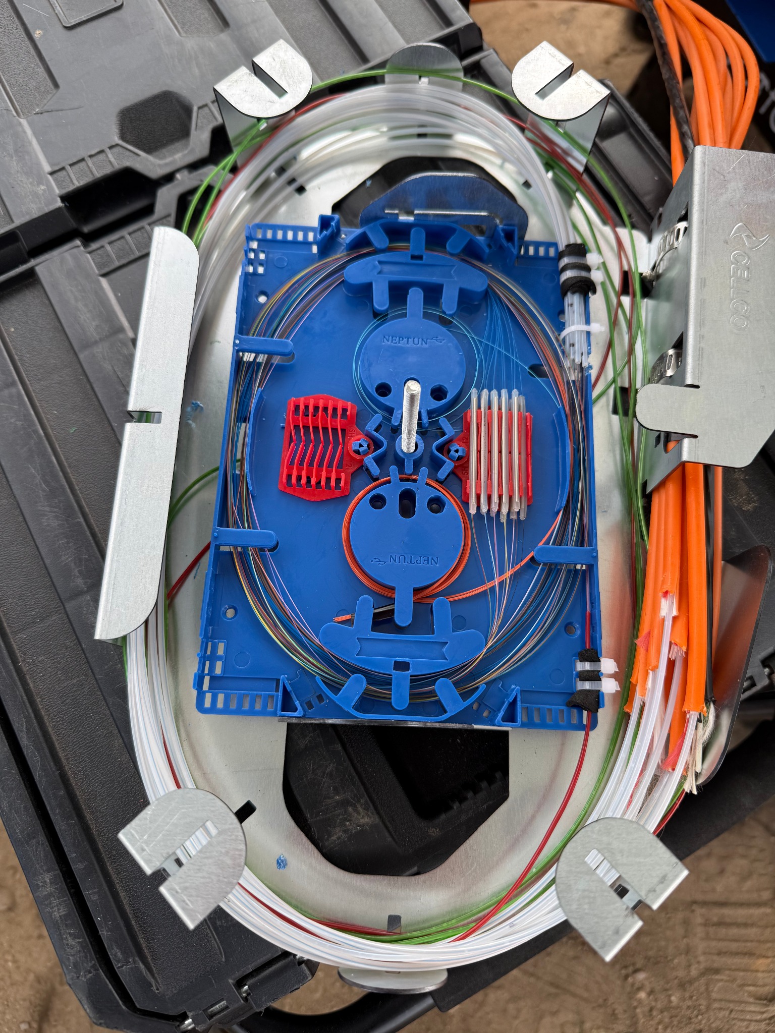 Przygotowanie i spawanie słupka światłowodowego,