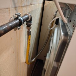 GazVolt Instal - Podłączenie kuchenki gazowej certyfikowanym wężem elastycznym (stalowym,nierdzewnym)