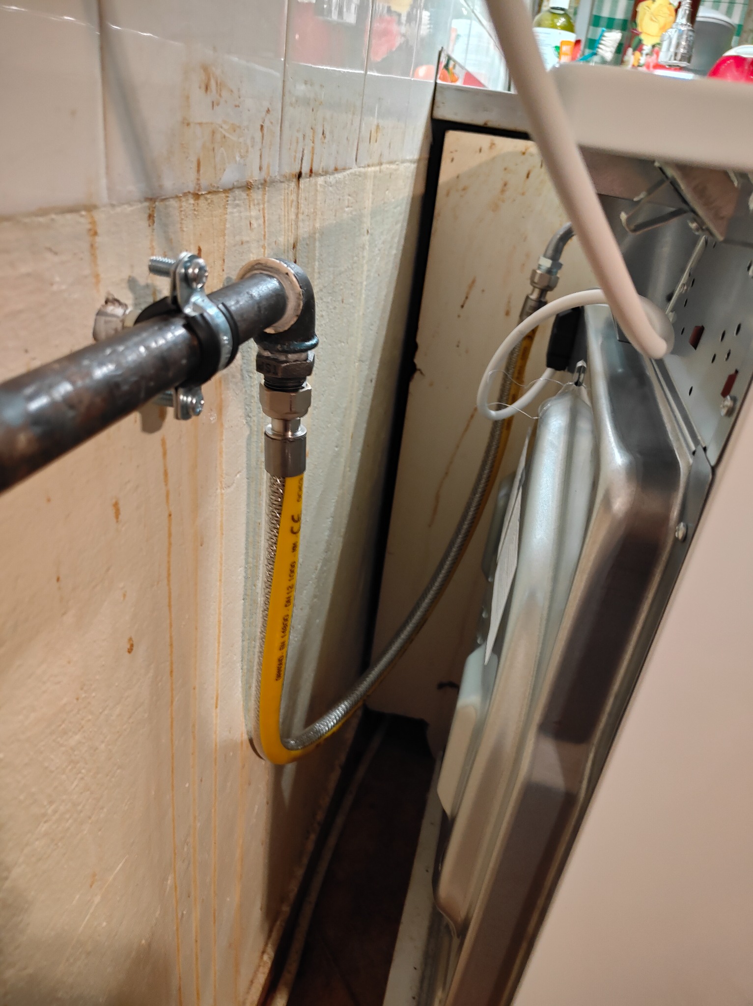 Podłączenie kuchenki gazowej certyfikowanym wężem elastycznym (stalowym,nierdzewnym)