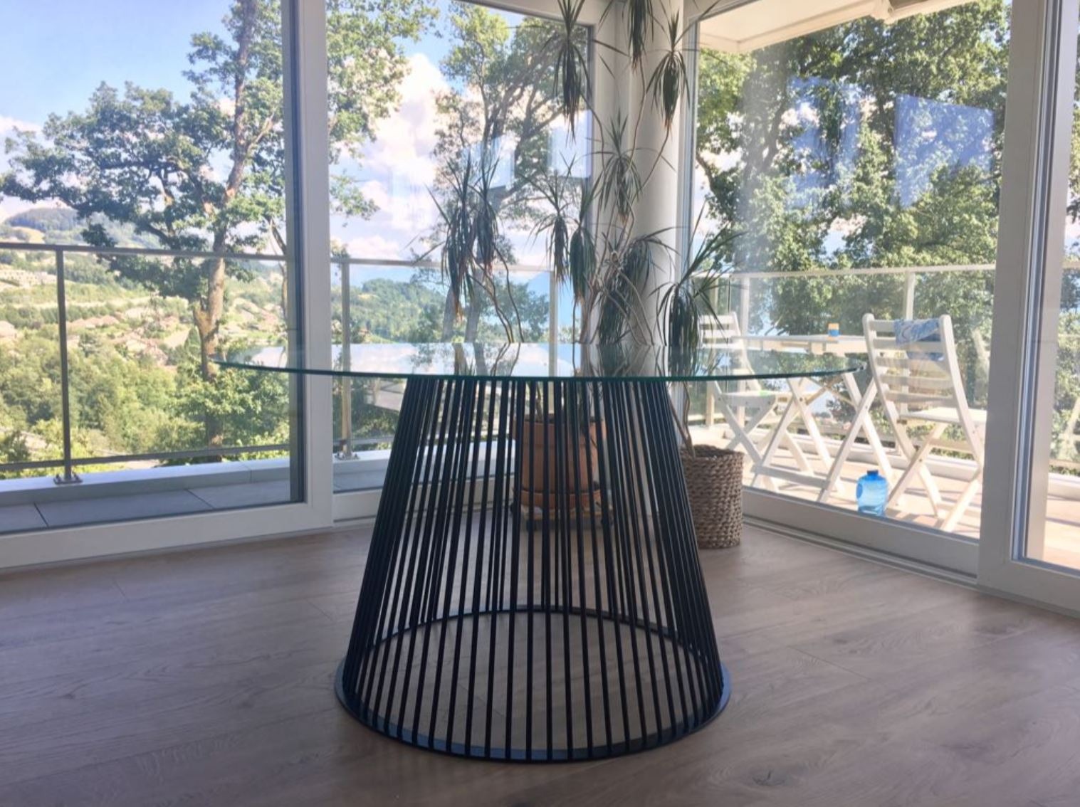 Stół stal+szkło, lakier proszkowy.