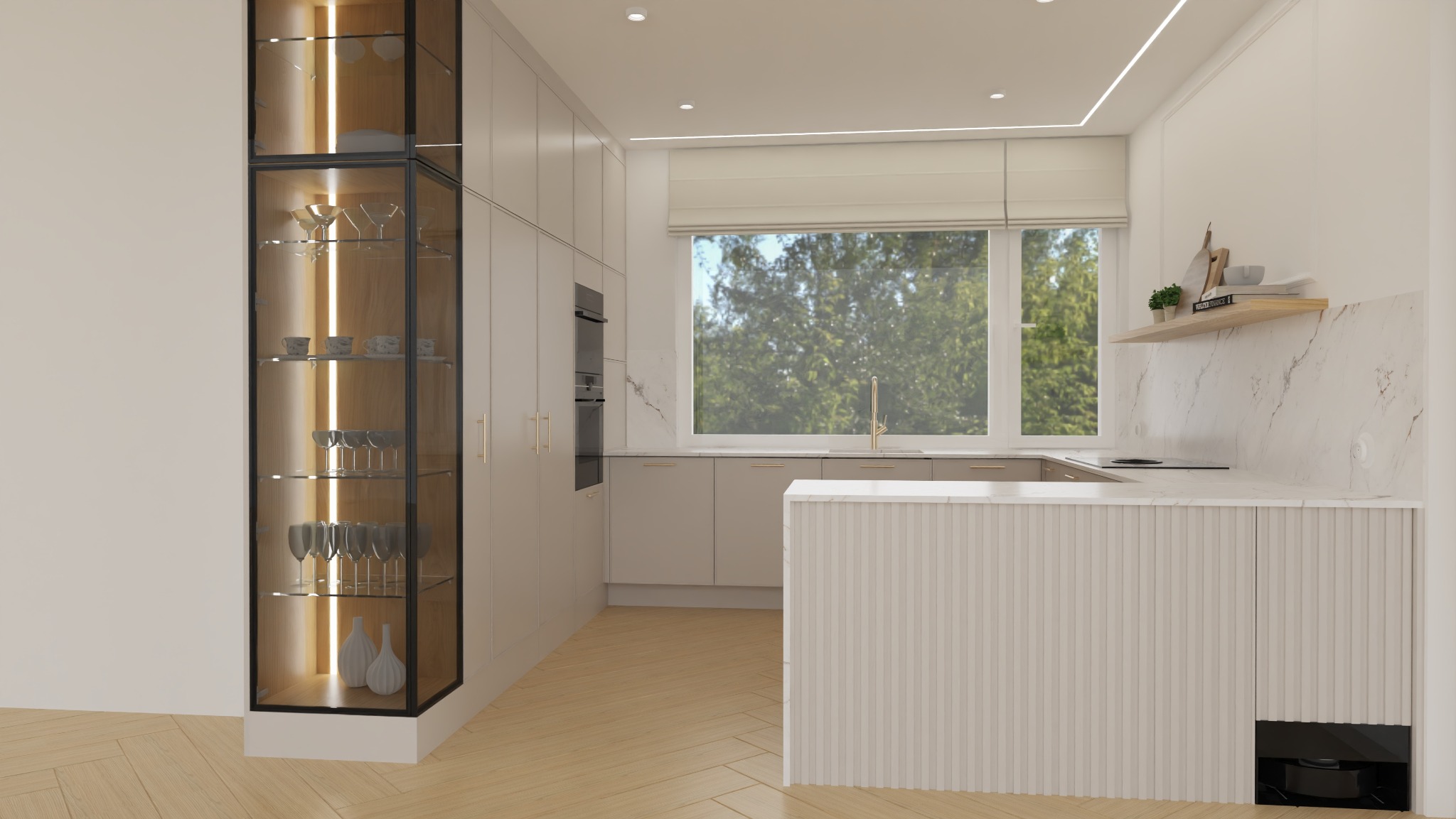 Nowoczesna kuchnia w jasnych barwach z wyspą, przeszkloną witryną z oświetleniem i parkietem w jodełkę. Minimalistyczny design, okno z widokiem na zieleń.