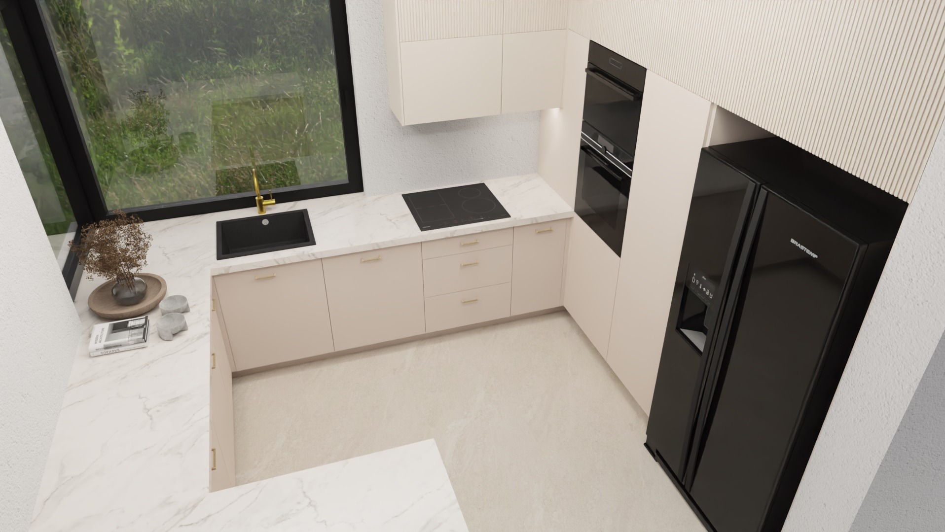 Jasna kuchnia z marmurowym blatem, czarnym zlewem i sprzętem AGD. Duże okno z widokiem na zieleń. Minimalistyczny design z subtelnymi zdobieniami na górnych szafkach.