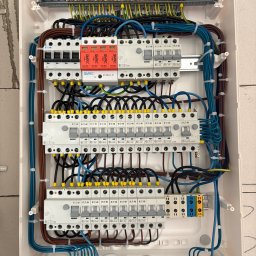 Kamil Kwiatek - Montaż Gniazdka Ełganowo