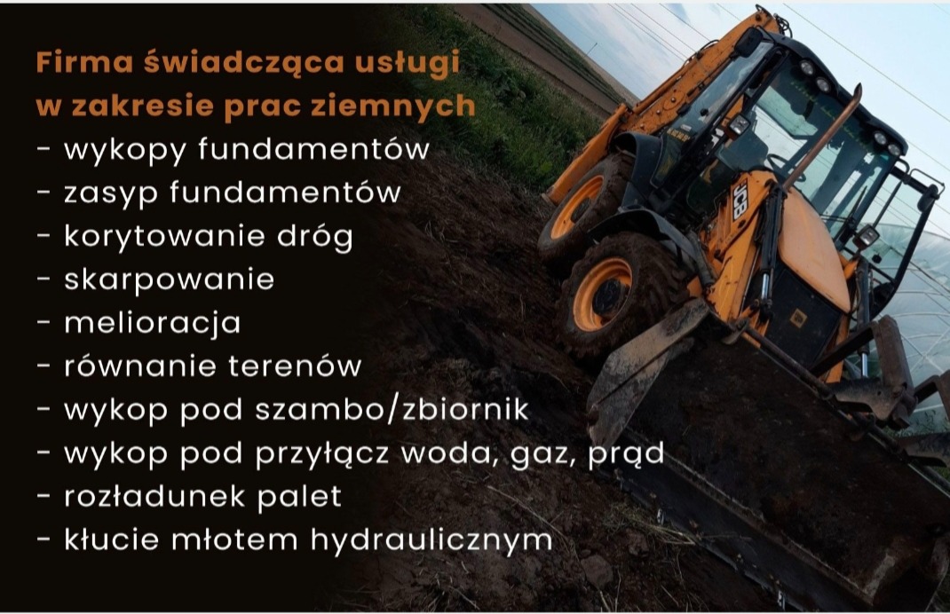 Żółta koparko-ładowarka JCB na nierównym terenie, z listą usług firmy na ciemnym tle. Ujęcie z dołu, podkreślające moc maszyny. Prace ziemne w tle.