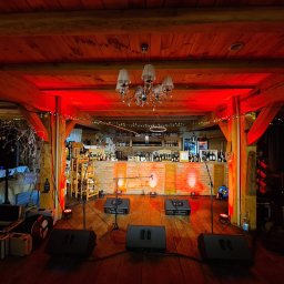 Przed koncertem zespołu Czerwony Tulipan w Restauracji Retro w Jezioranach