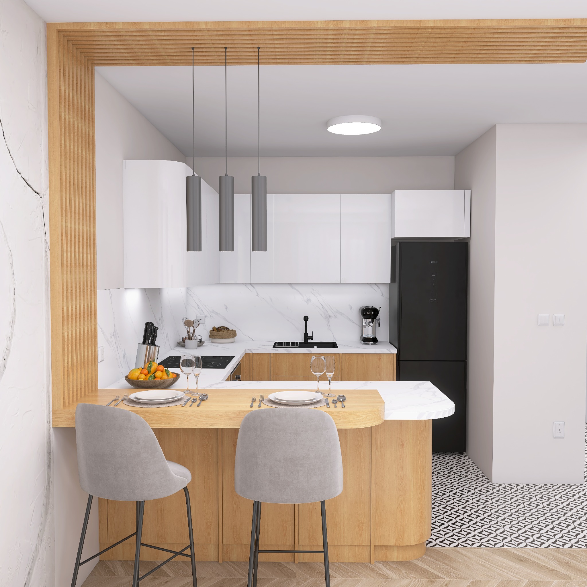 Nowoczesna kuchnia z drewnianym blatem barowym, białymi szafkami i marmurowym backsplashiem. Dwa szare krzesła barowe stoją przy blacie. Widoczne owoce i zastawa.