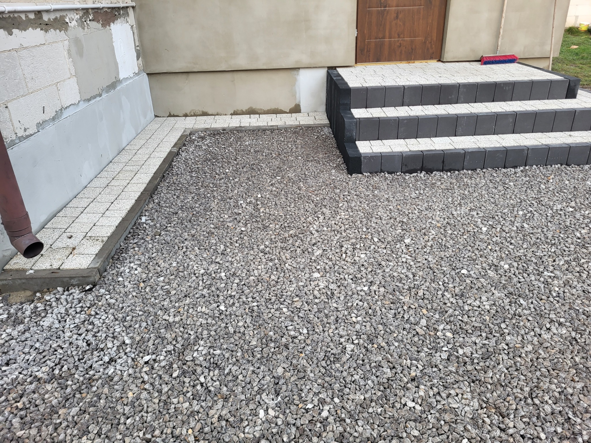 Schody z kostki i opaska