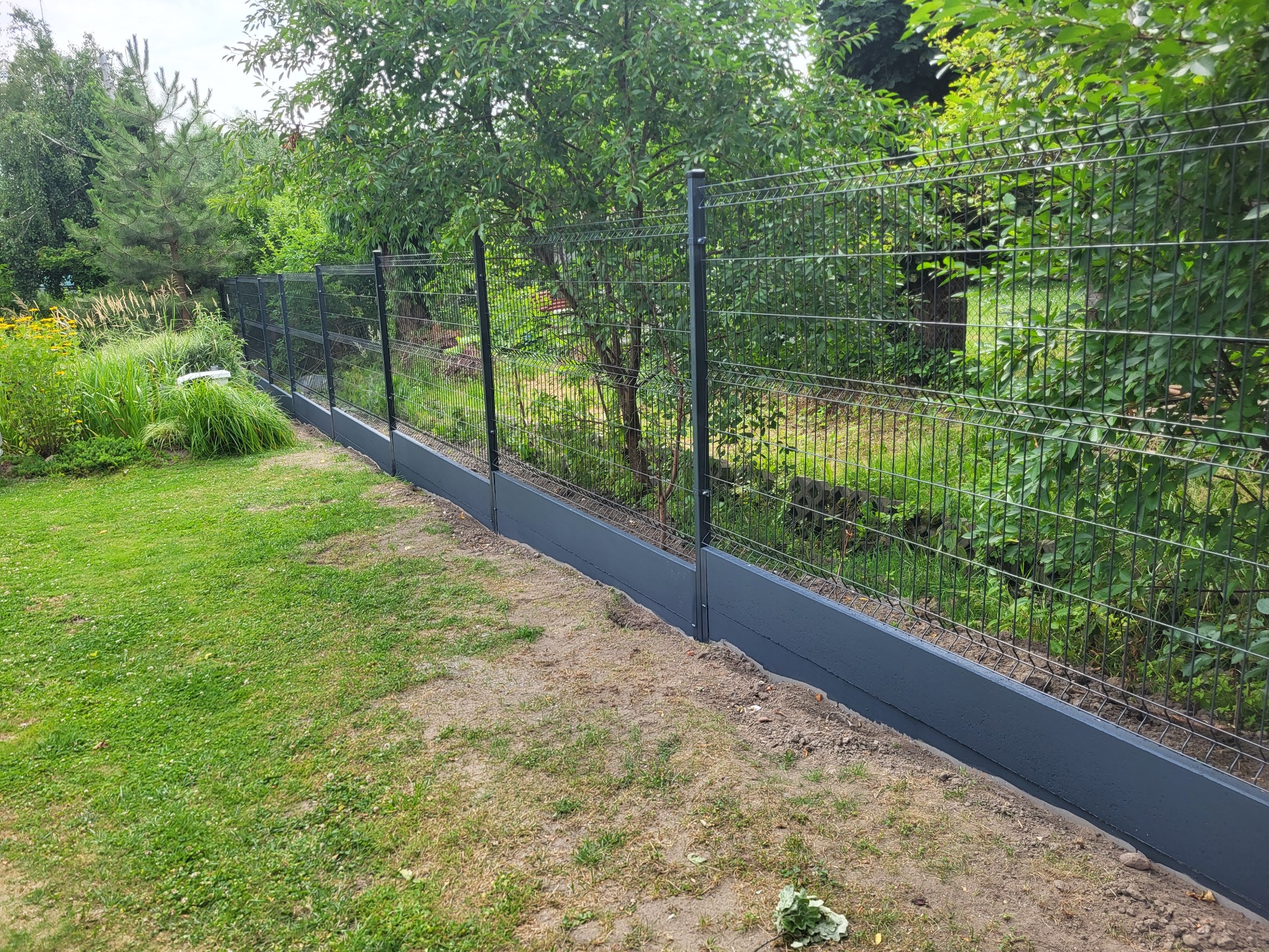 Budowa ogrodzeń panelowych