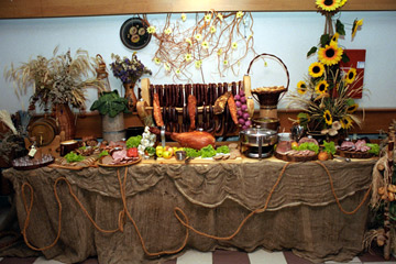 SamSmak STÓL WIEJSKI-OKOLICZNOŚCIOWY, STAROPOLSKIE SWOJSKIE JADŁO, SZYNKA Z KOŚCIĄ