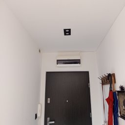 (3.1). W mieszkaniu składającym się z 5 pomieszczeń wykonaliśmy nową instalację elektryczną od podstaw. Przemyślany projekt i solidne wykonanie zapewniają bezpieczeństwo, funkcjonalność oraz komfort codziennego użytkowania.