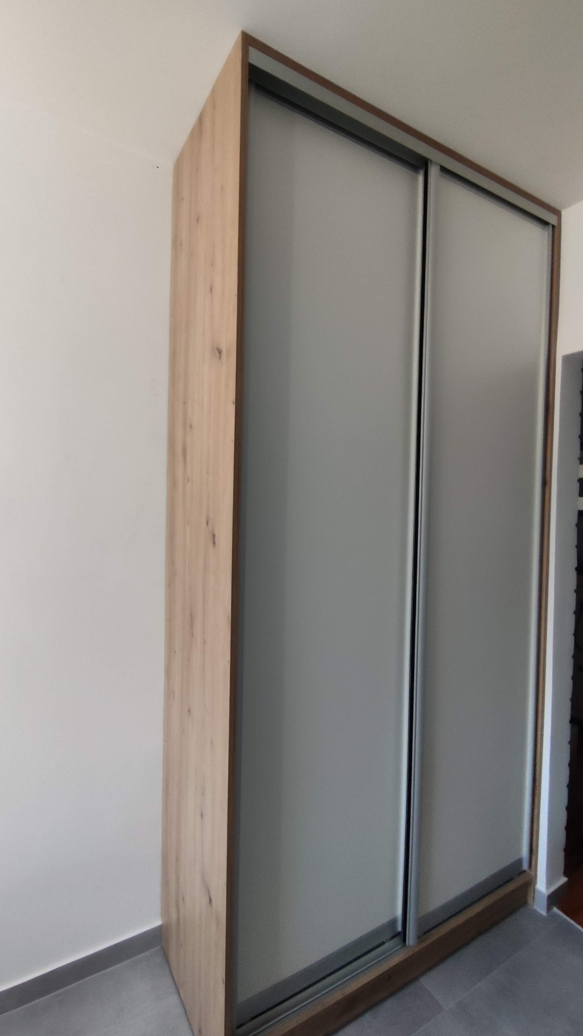 Szafa z drzwiami przesuwnymi