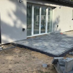 Układanie kostki brukowej Marki 1