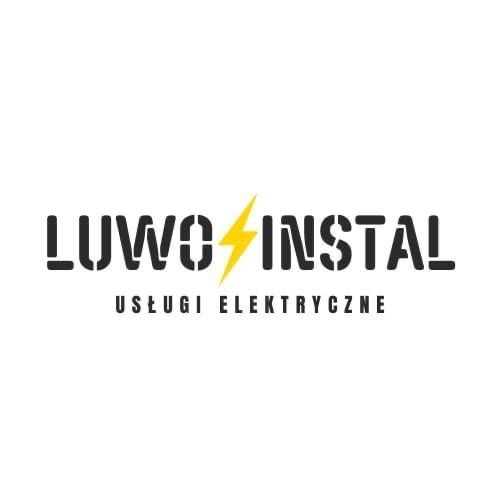 Logo firmy LUWO INSTAL z symbolem błyskawicy, oferującej usługi elektryczne. Czarny, stencilo-podobny font na białym tle. Minimalistyczny design.