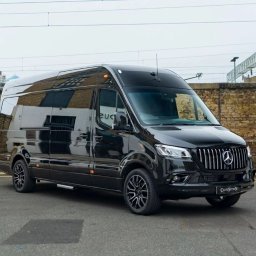 Busy z Holandii do Polski — idealne rozwiązanie dla podróżujących między tymi dwoma krajami. Nasza firma oferuje wygodne, codzienne połączenia, które zapewniają Ci szybki i niezawodny transport