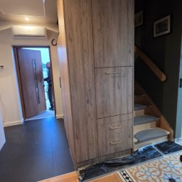 Klient chciał wykorzystać wolna przestrzeń wokół schodów 