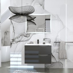 LeoArt - Nowoczesna łazienka z marmurowymi płytkami, wiszącą szafką z umywalką, podświetlanym lustrem i designerską lampą. Minimalistyczny styl, dominująca biel i szarość.