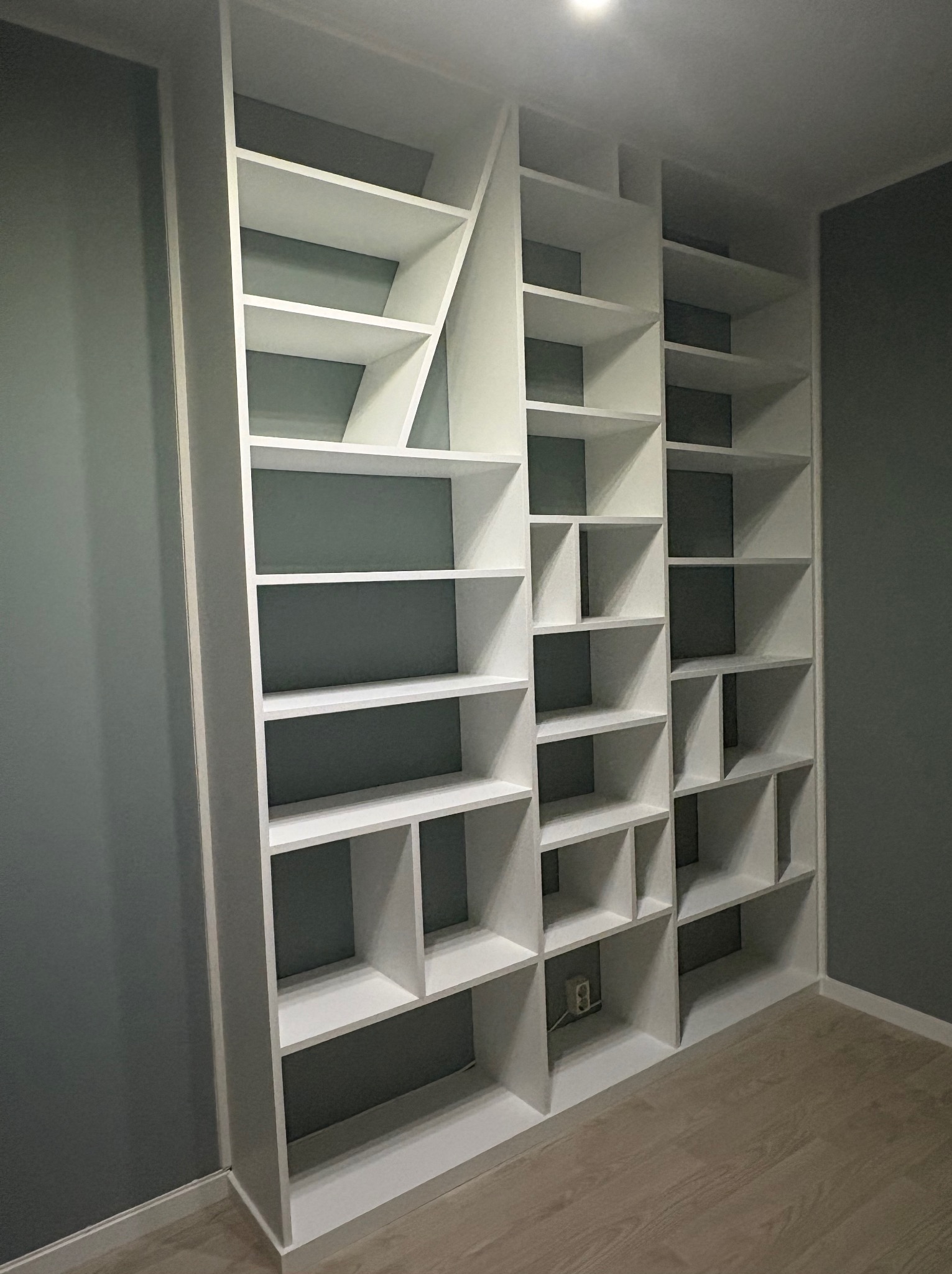 Półki z płyty mdf. Malowane.