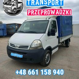 Zaptrans - Biały bus z plandeką, reklama transportu i przeprowadzek, numer telefonu na dole zdjęcia. Dodatkowo logo firmy transportowej w lewym górnym rogu.