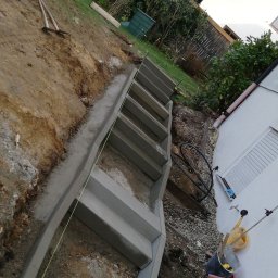 Kamil Góral - Montaż gotowych stopni betonowych 100x35x15.