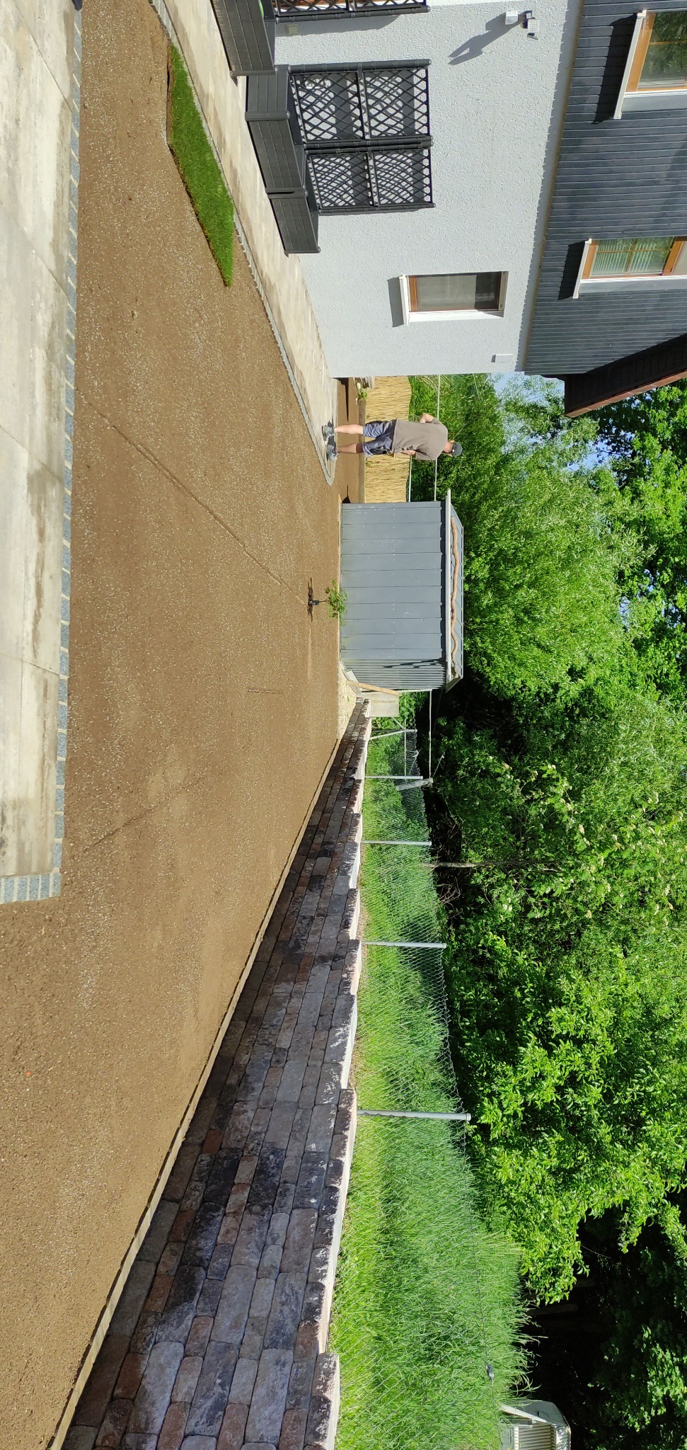 Przygotowanie terenu pod rozłożenie trawy z rolki