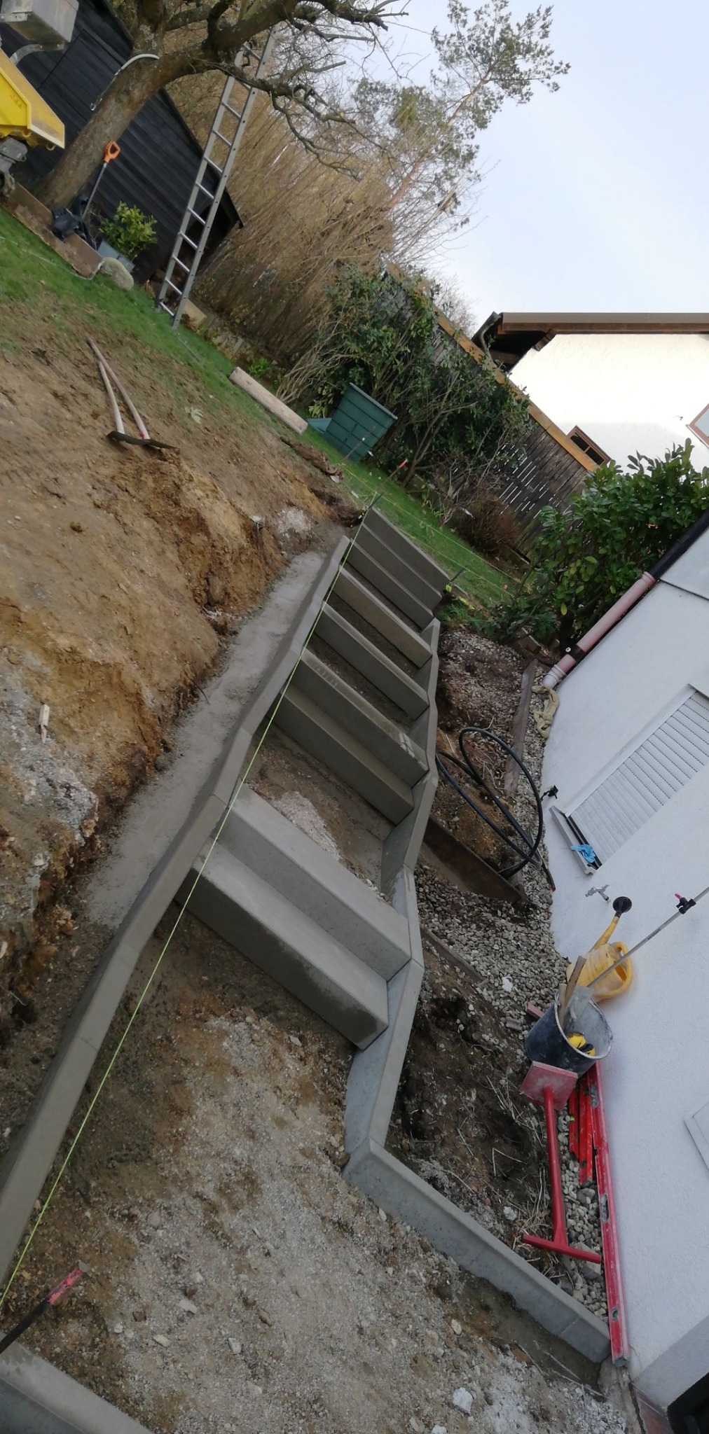 Montaż gotowych stopni betonowych 100x35x15.