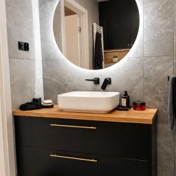 Nowoczesna łazienka z minimalistycznym designem