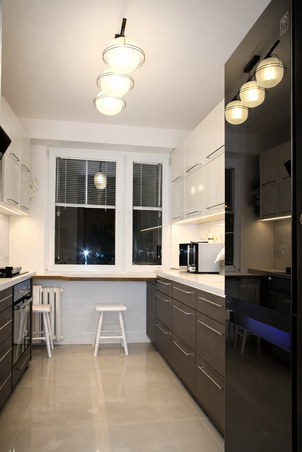 Nowoczesna, surowa kuchnia