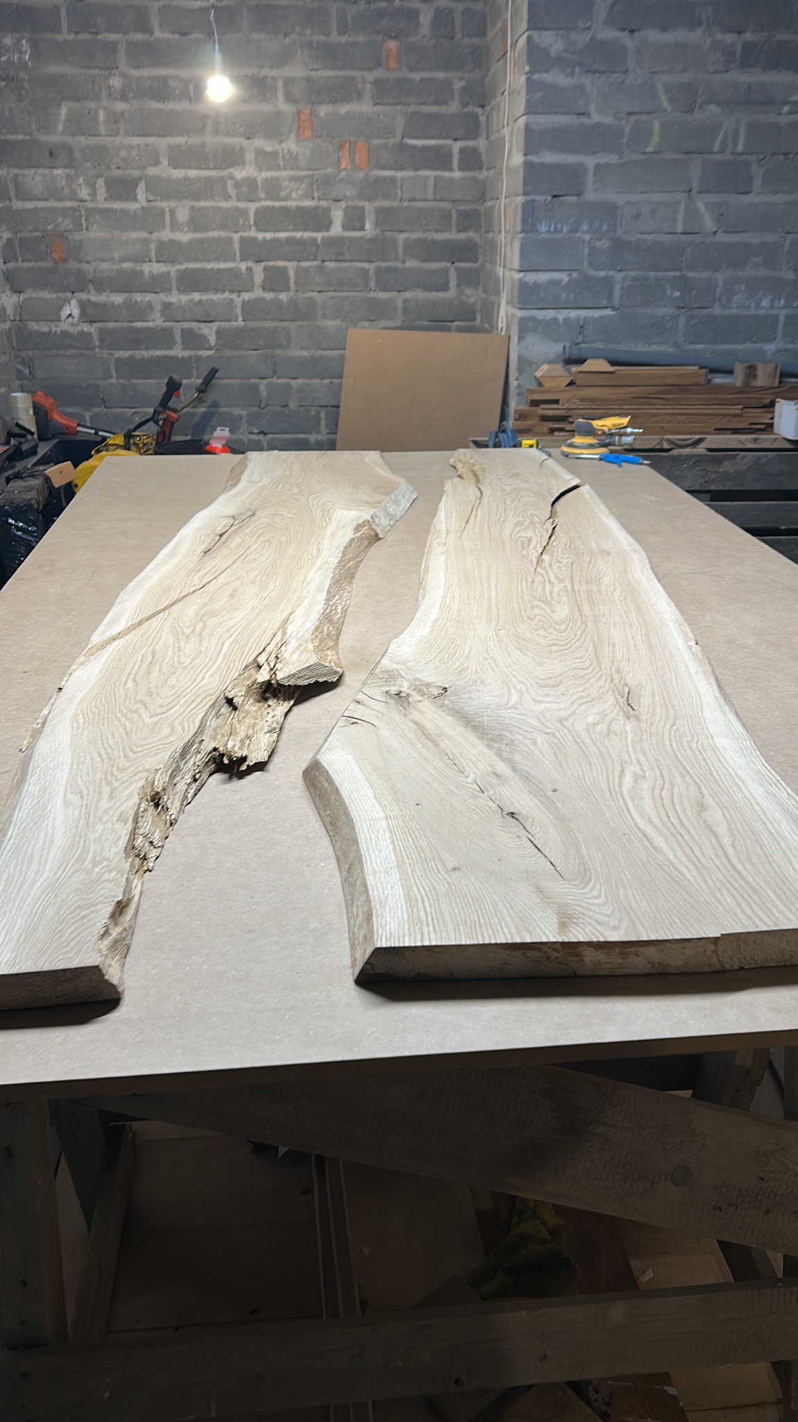 Wykonywanie stołów blatów z Żywicy Epoksydowej