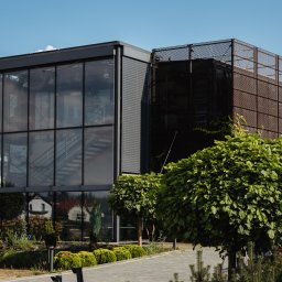 Zapraszamy do zapoznania się z ofertą szkoleń zarówno cukierniczych jak i kulinarnych. Kierujemy się jak zawsze najnowszymi trendami,  starannie wybieramy trenerów, tak, aby móc zaspokajać potrzeby szkoleniowe i utrzymać  najwyższy standard usług.