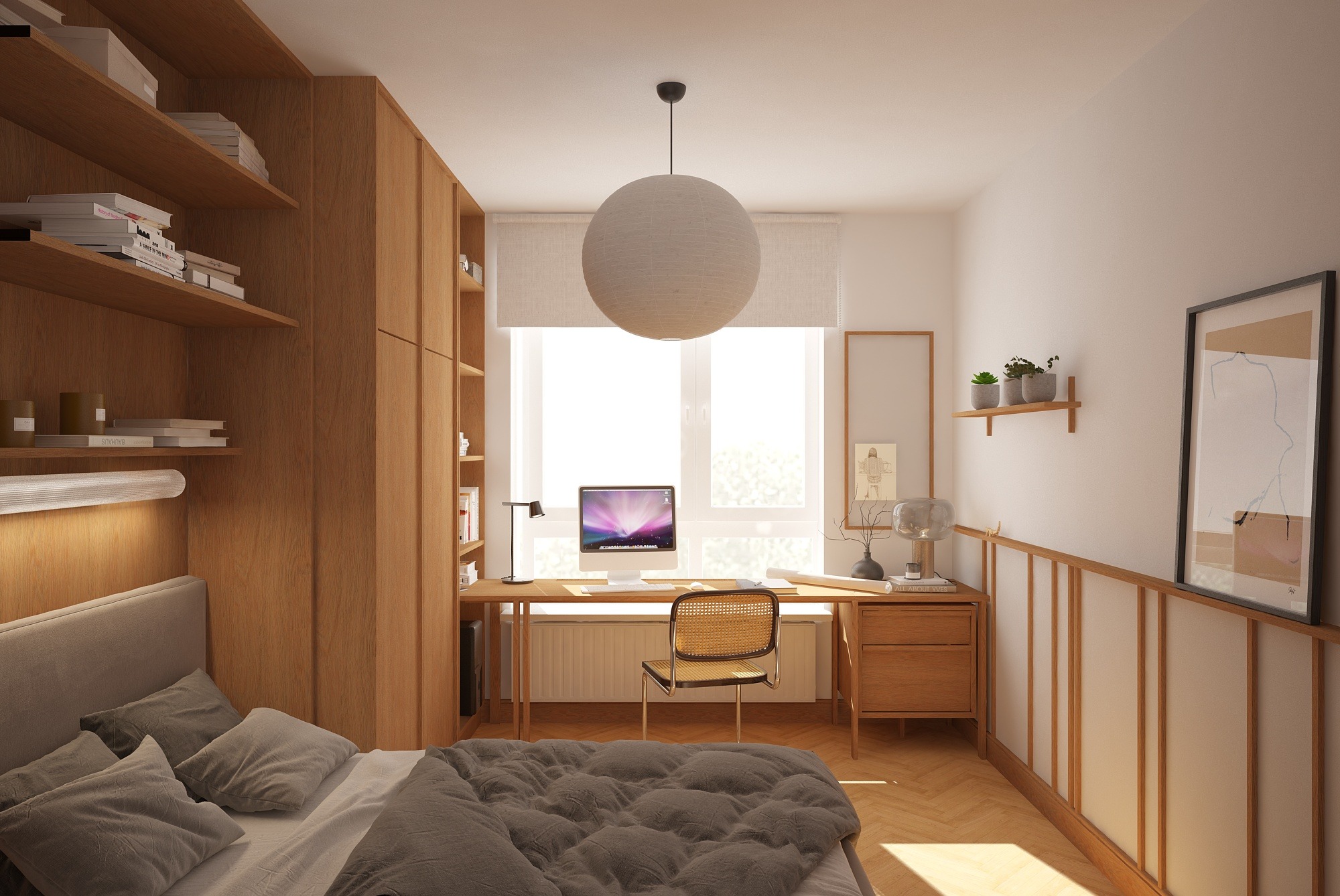 Jasne wnętrze sypialni z miejscem do pracy: drewniane meble, biurko z komputerem, rattanowe krzesło, łóżko z szarą pościelą, okno z roletą i okrągła lampa.