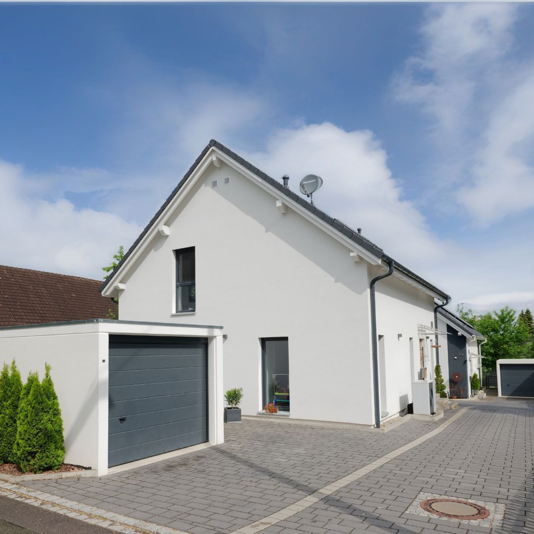 Dom prefabrykowany z poddaszem użytkowym oraz garaż prefabrykowany, model Flair pod zamówienie indywidualne