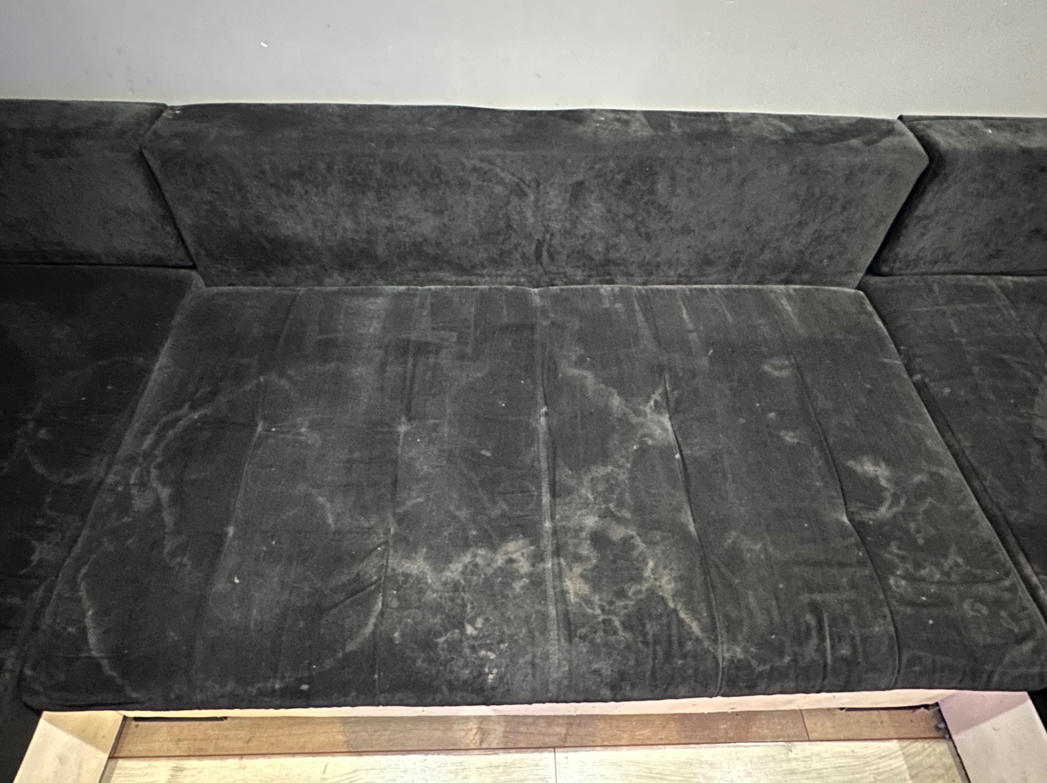 Pranie tapicerki jak i sprzątanie mieszkań . Zapraszam do kontaktu