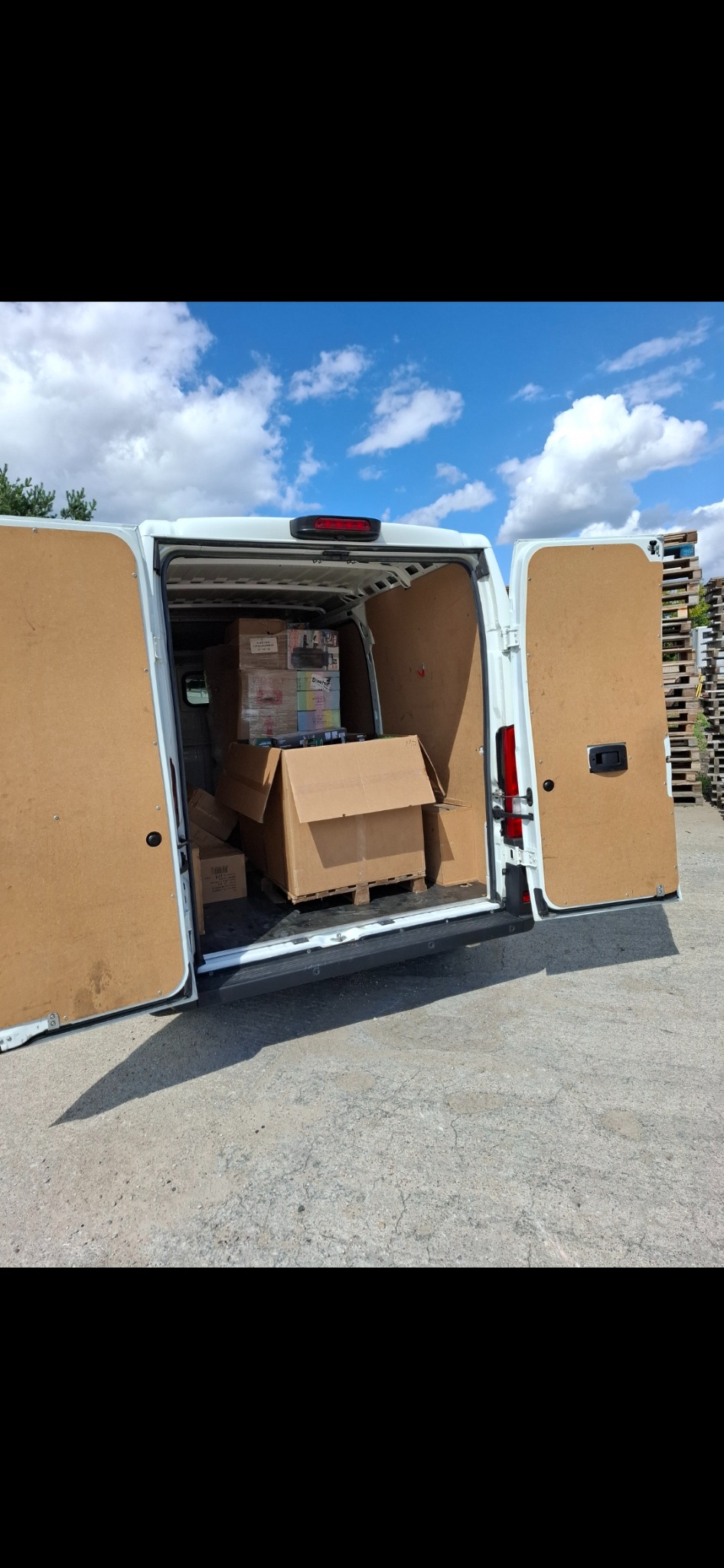 Transport towarów do sklepu zrealizowany.