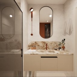 Inside House - Ewa Antczak - Wizualizacja łazienki z marmurową umywalką, podłużnym lustrem i minimalistyczną lampą. Kabina prysznicowa ze szkła, ręczniki i dekoracyjne rośliny dopełniają aranżację.