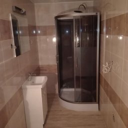 Generalny remont łazienki
Skuwanie starych płytek 
Równanie ścian
Szpachlowanie
Układanie płytek na nowo 
Malowanie
