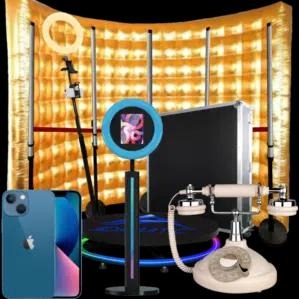 Kompletny zestaw fotobudki 360 z oświetleniem, telefonem iPhone, rekwizytami i tłem w kolorze złota, gotowy do użycia na imprezie.