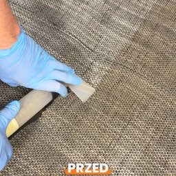 Tapi Tapi - Profesjonalne pranie tapicerki - Narożnik czteroosobowy w trakcie prania.