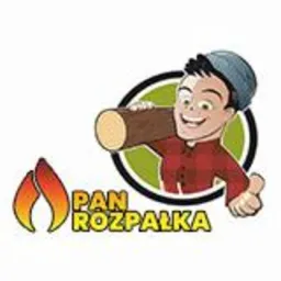 Logo firmy Pan Rozpałka z płomieniem i uśmiechniętym drwalem niosącym kłodę drewna na ramieniu, w tle zielone koło.