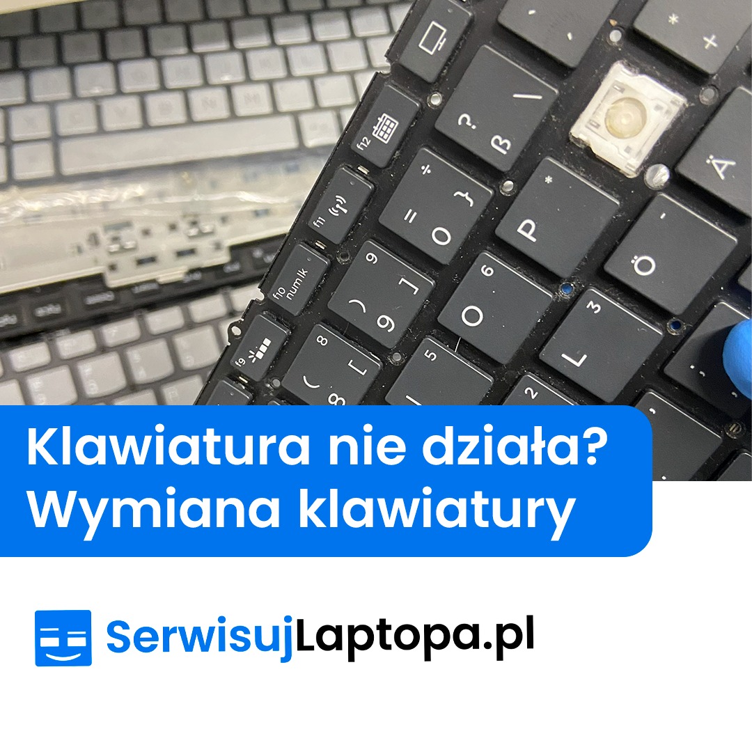 Uszkodzona klawiatura laptopa z widocznymi brakującymi klawiszami, w tle druga klawiatura. Naprawa i wymiana klawiatury laptopa.