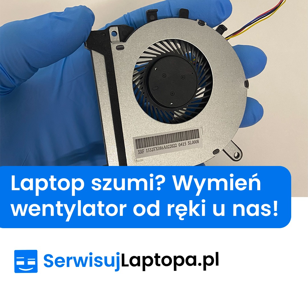 Wymiana wentylatora w laptopie: dłoń w niebieskiej rękawiczce trzyma wentylator. Widoczny kod XRF. Reklama: Laptop szumi? Wymień wentylator od ręki!