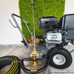 Wysokociśnieniowe mycie kostki brukowej