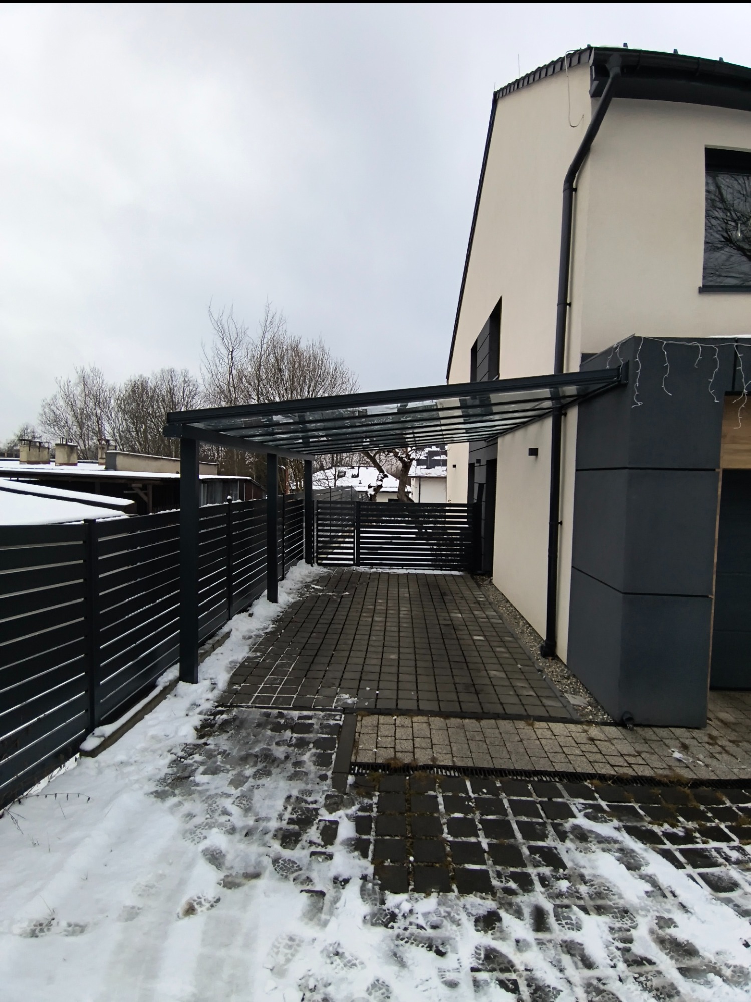 Wiata samochodowa o wymiarach 6,5 x 3,4