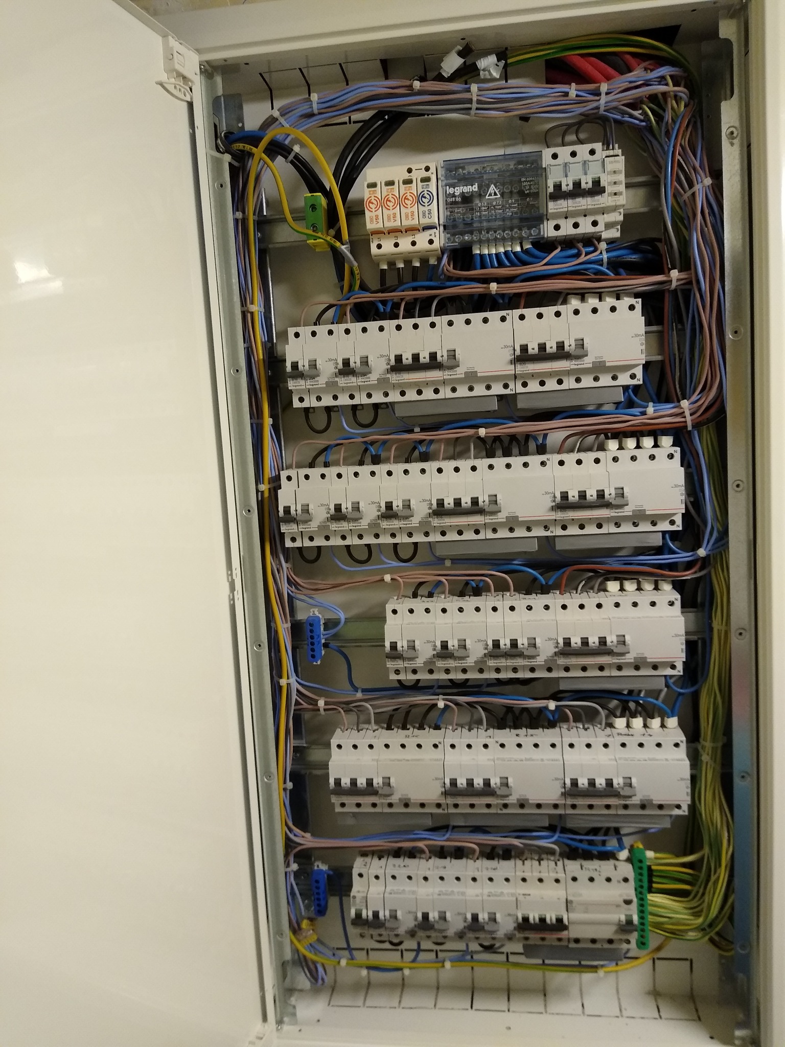 Rozdzielnica w Specjalnym Ośrodku Szkolno-Wychowawczym nr 2 ul. Jana Zamoyskiego 100 Kraków